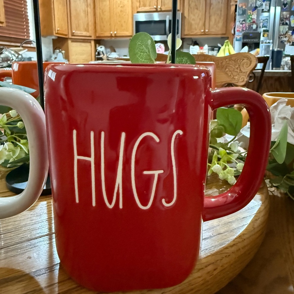 Red and White “Hugs”Ceramic Mug Set